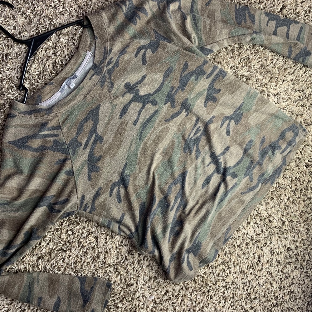 green long sleeve shirt